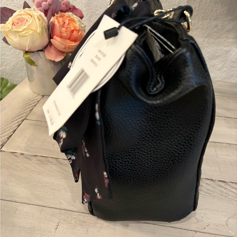 Steve Madden Black Quilted Shoulder Bag with Gold Chain Straps - Picture 4 of 10